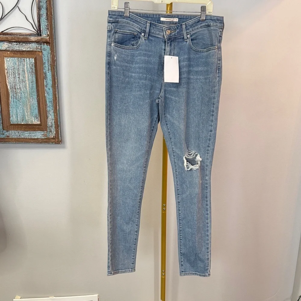 Levi's Women's 711 Skinny Jeans distressed NWT 31